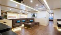 30m luxury yacht Hamilton - Saloon-001